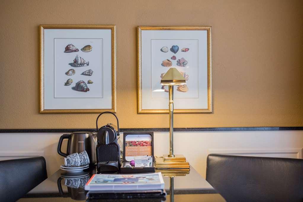 Grand Hotel Huis Ter Duin Noordwijk Habitación foto A Nespresso machine in a hotel room