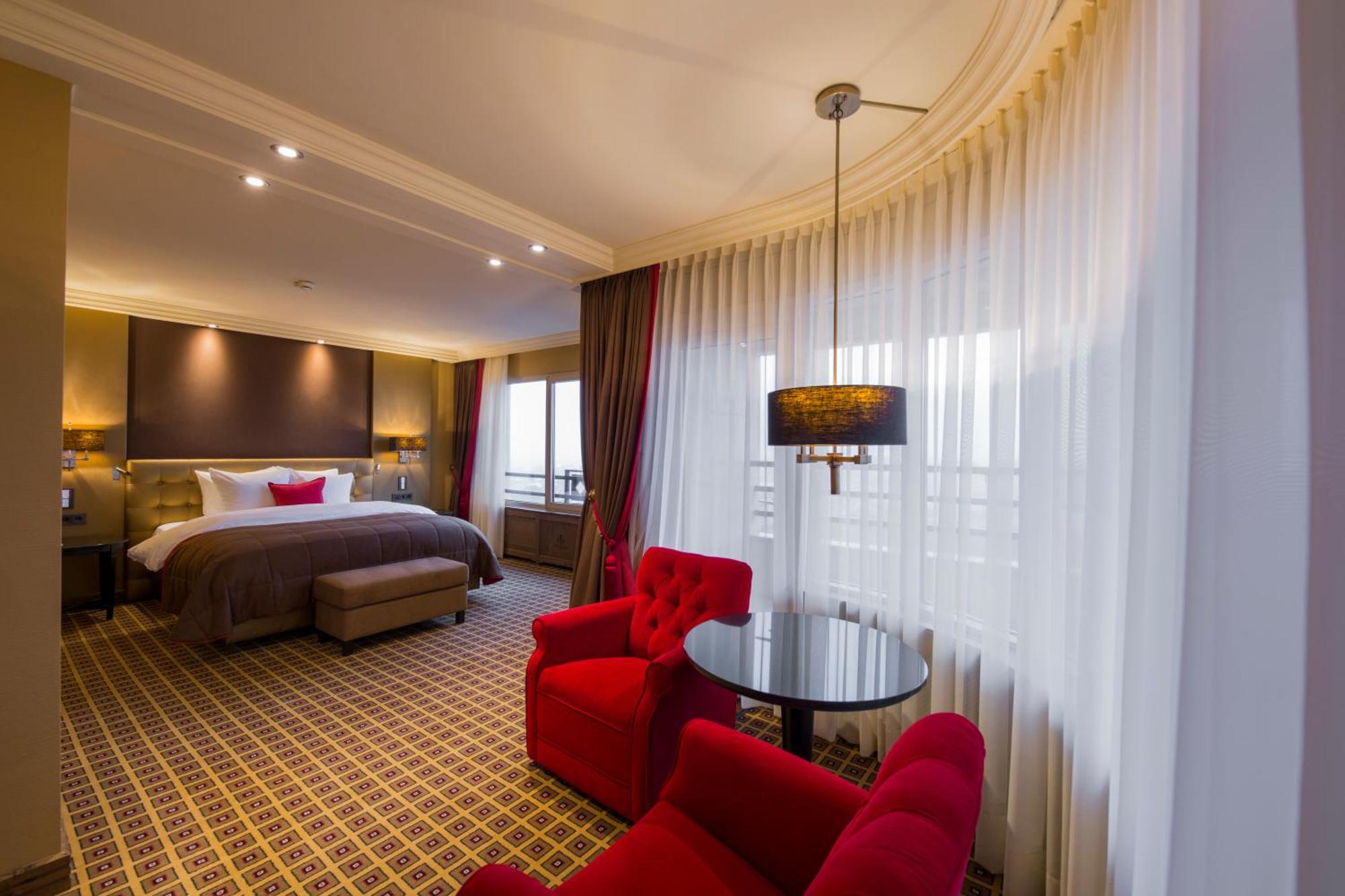 Grand Hotel Huis Ter Duin Noordwijk Habitación foto A suite at the hotel