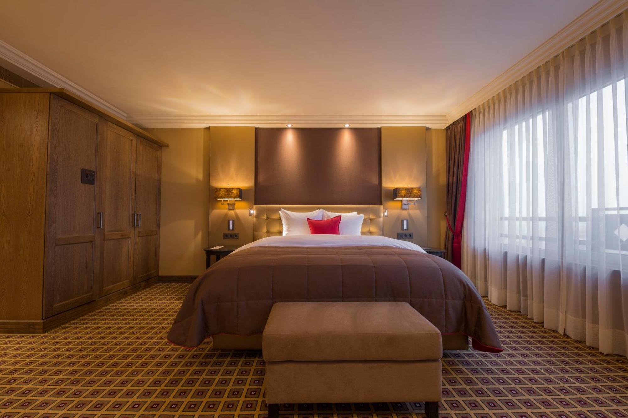 Grand Hotel Huis Ter Duin Noordwijk Habitación foto A bedroom at the InterContinental London