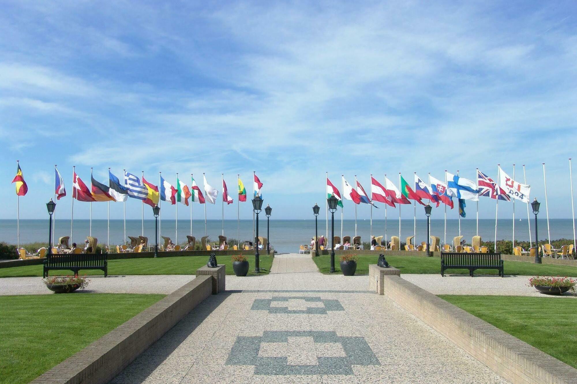 Grand Hotel Huis Ter Duin Noordwijk Exterior foto Flags of the 29 NATO countries at the NATO memorial in Bruges, Belgium